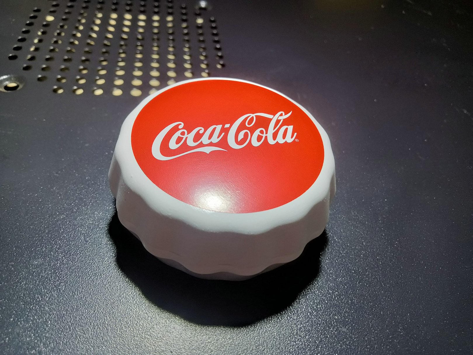 AUCHAPA — Fones de ouvido sem fio Bluetooth em formato de tampa de bebida. O brinde promocional