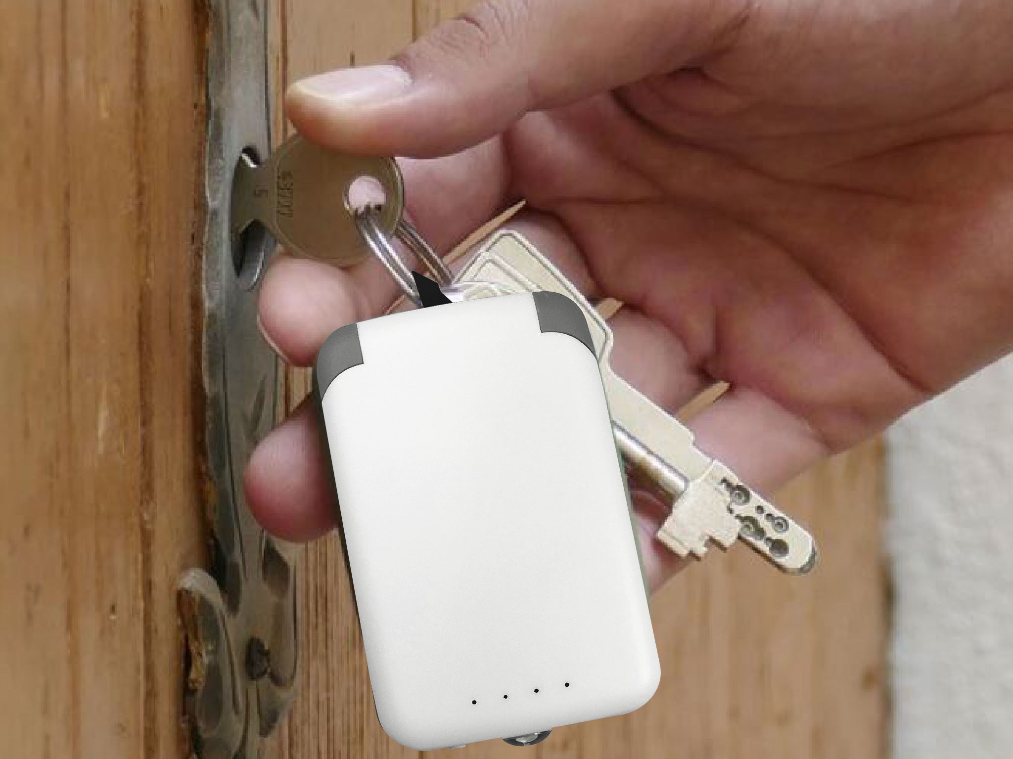 POWERKEYCHAIN ​​— Power Bank emergency charger in keychain and mini size format. To carry the load